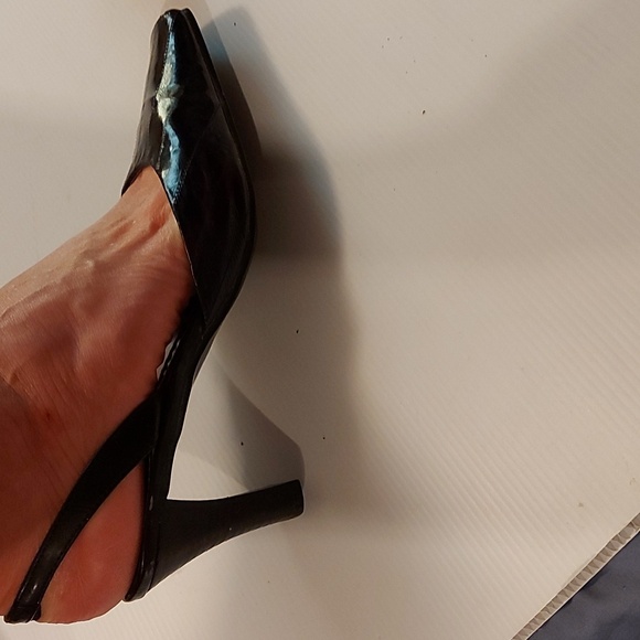 Liz Claiborne Eel Skin Slingbacks - Picture 5 of 10